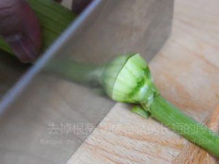 蒜蓉粉丝蒸丝瓜好看又好吃，秘密就在这酱料 