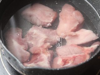 夏日消暑健胃靓汤~茨实节瓜汤 