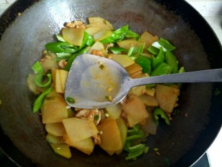 尖椒土豆片小炒肉 