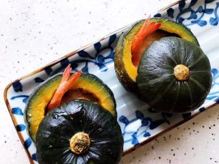 鹌鹑蛋鲜虾贝贝小南瓜盅 