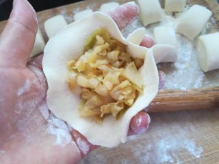 包菜馅素包子 