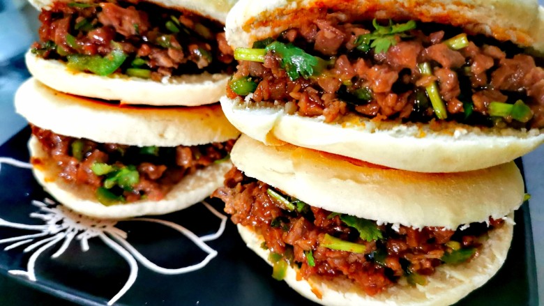 牛肉夹馍~自己活面烙白吉馍 