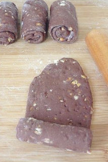 【可可果仁面包卷】 